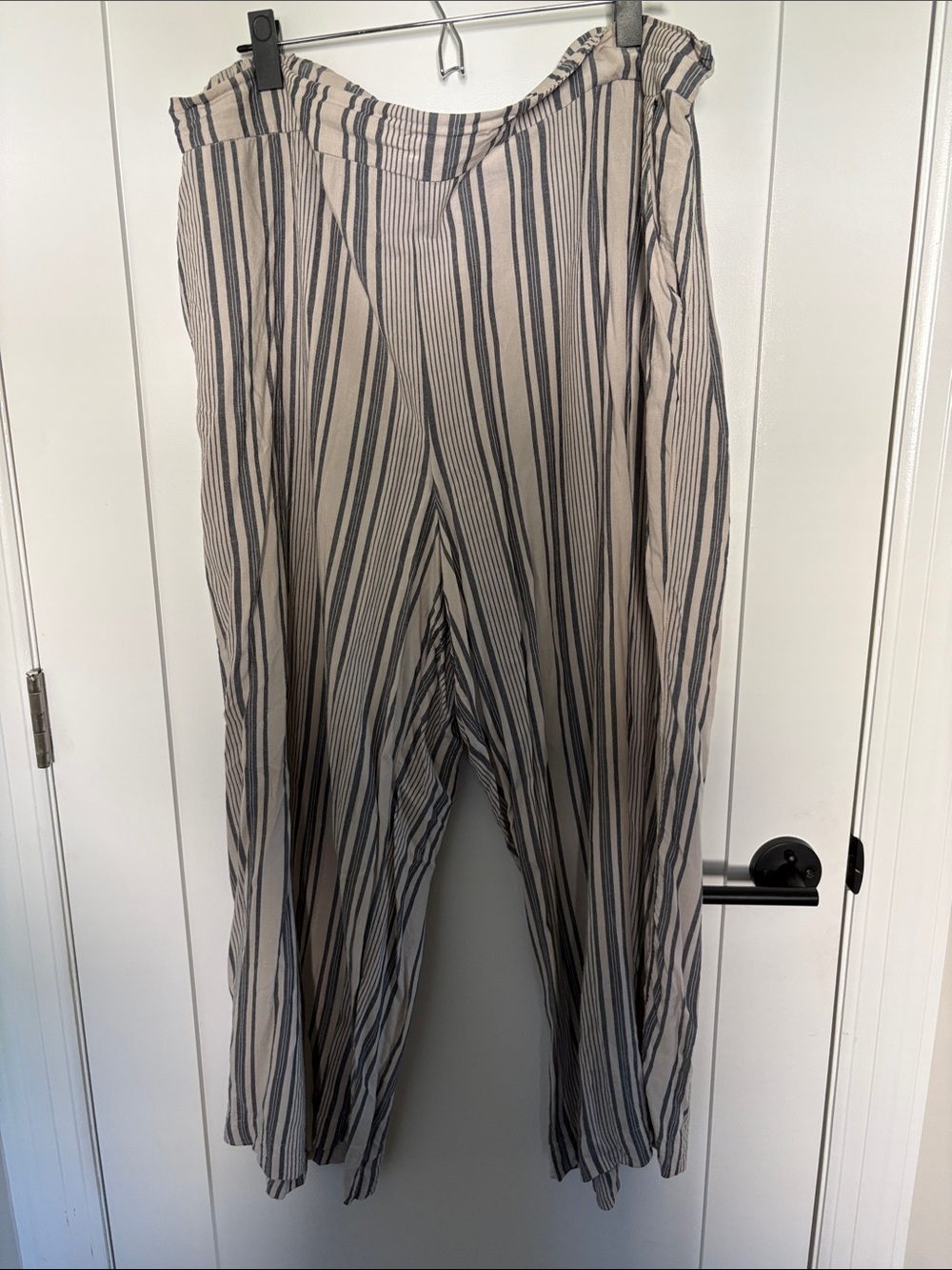Jessica Simpson Beige and Dark Indigo Vertical-Stripe Chinos wide-leg pants. 2X